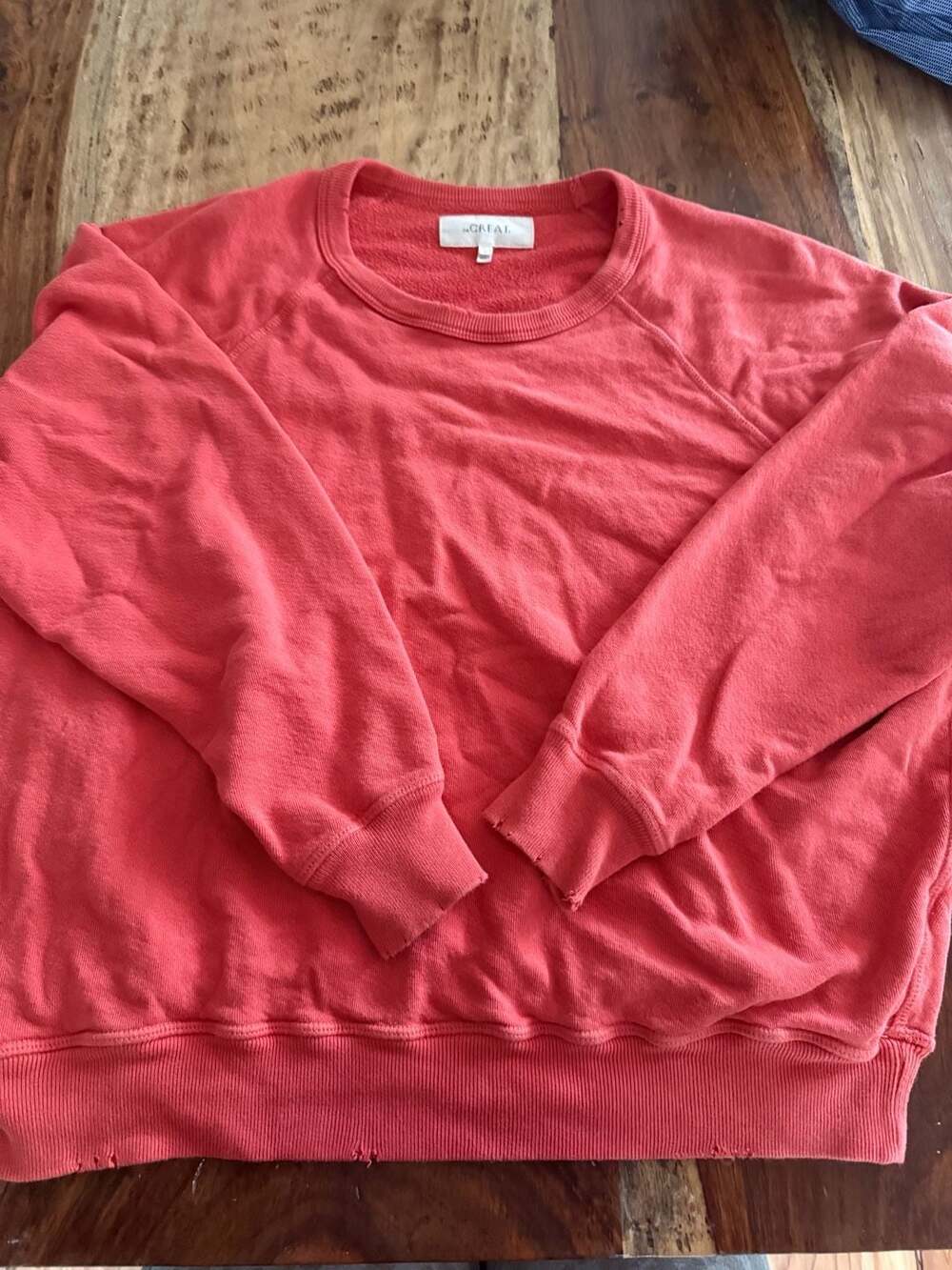 THE GREAT. The Raglan Crew Sweatshirt in Bright Coral